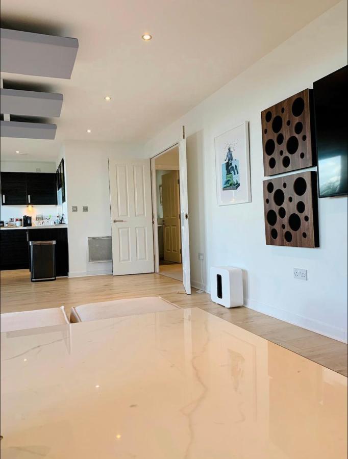 Beautiful Modern Sea-Side Apartment In The City EDI Exterior foto